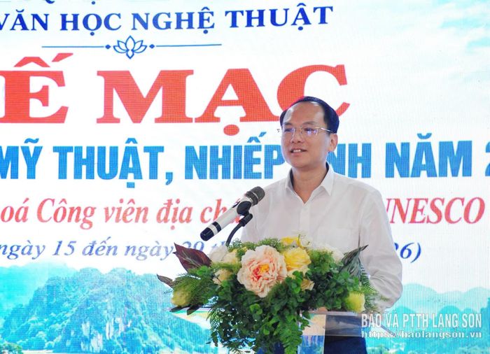 Lãnh đạo Sở Văn hoá, Thể thao và Du lịch phát biểu tại lễ bế mạc trại sáng tác