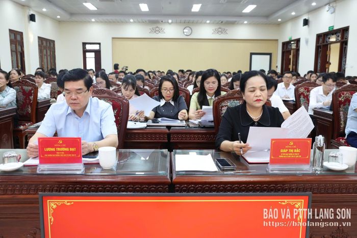 Các đại biểu dự hội nghị