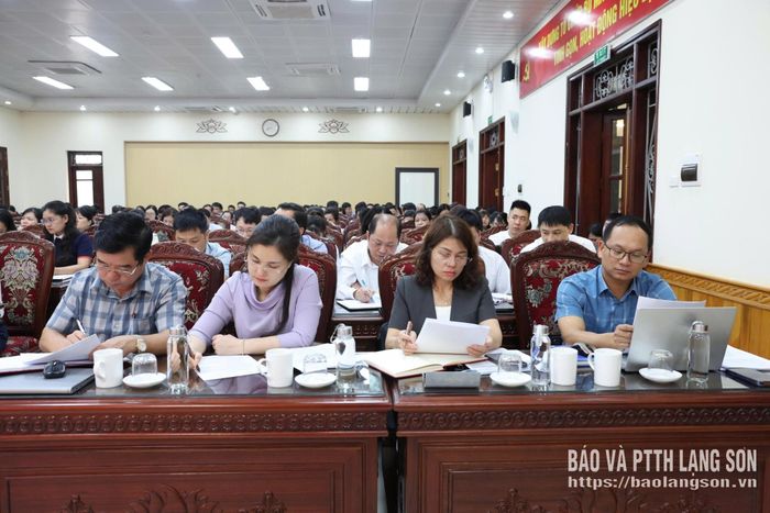 Các đại biểu dự hội nghị