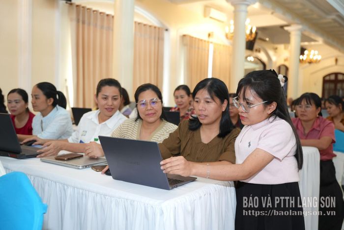 Báo cáo viên hướng dẫn học viên thực hành