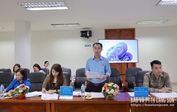 Lãnh đạo Cung Thanh thiếu nhi tỉnh phát biểu tiếp thu các ý kiến đóng góp tại cuộc họp