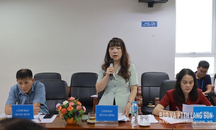 Lãnh đạo Sở Tài chính phát biểu tại cuộc họp