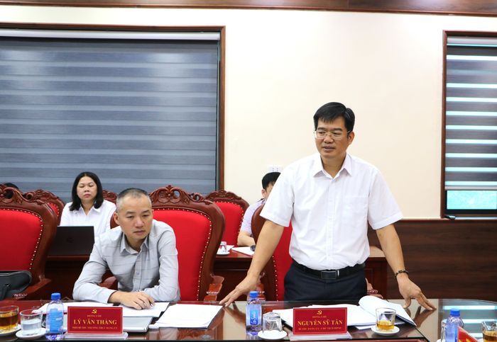 Bí thư Đảng ủy xã Bình Gia phát biểu tại buổi làm việc