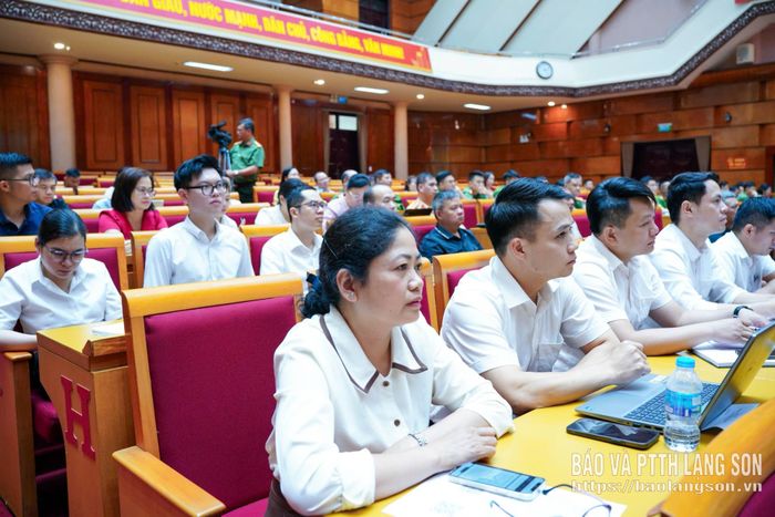 Các đại biểu dự hội nghị tập huấn