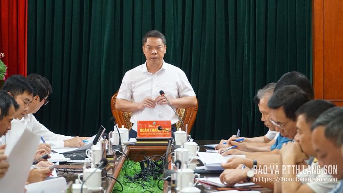 Đồng chí Phó Chủ tịch UBND tỉnh, Tổ trưởng Tổ công tác tư vấn nâng cao chỉ số năng lực cạnh tranh cấp tỉnh (PCI) và phát triển kinh tế tư nhân tỉnh Lạng Sơn phát biểu kết luận cuộc họp