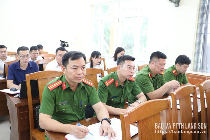 Các đại biểu dự buổi làm việc