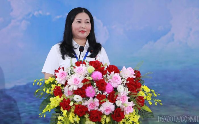 Đồng chí Vũ Thị Hiền Hạnh - Phó Chủ tịch UBND tỉnh Lào Cai, Trưởng Ban Chỉ đạo Đại hội phát biểu khai mạc.
