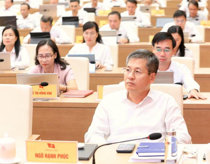 Các đồng chí Thường trực HĐND tỉnh, lãnh đạo UBND tỉnh dự Hội nghị lần thứ 14 (mở rộng).