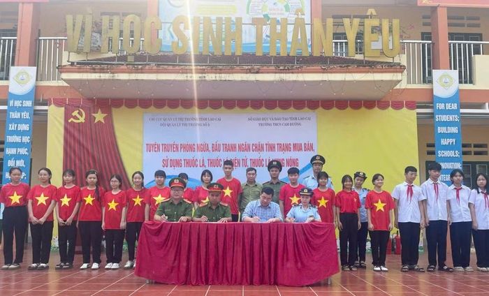 Hoạt động tuyên truyền góp phần nâng cao ý thức chấp hành pháp luật, xây dựng môi trường học đường an toàn, lành mạnh, không khói thuốc.