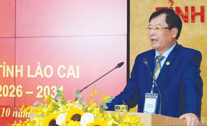Đồng chí Trần Công Phàn - Phó Chủ tịch Thường trực Trung ương Hội Luật gia Việt Nam phát biểu chỉ đạo Đại hội.