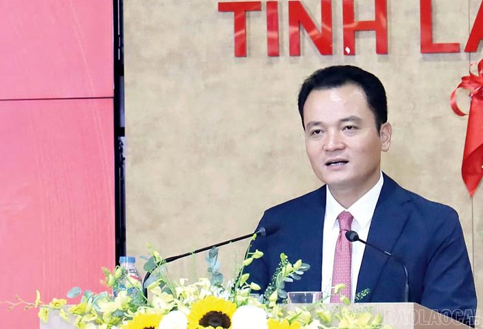 Đồng chí Giàng Quốc Hưng - Ủy viên Ban Thường vụ Tỉnh ủy, Phó Chủ tịch UBND tỉnh phát biểu tại Đại hội.