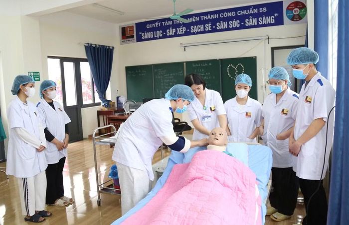 Giờ học thực hành của sinh viên Trường Cao đẳng Lào Cai.