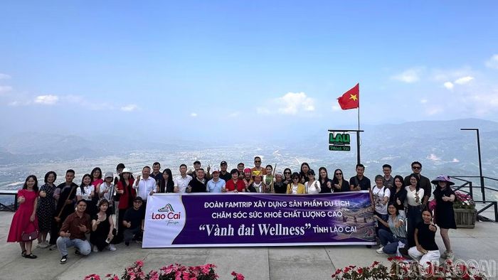 Đoàn tham gia khảo sát Famtrip thực tế tại các điểm du lịch trên tuyến Mậu A, Nghĩa Lộ, Trạm Tấu, Phình Hồ, Tú Lệ, Púng Luông và Mù Cang Chải.