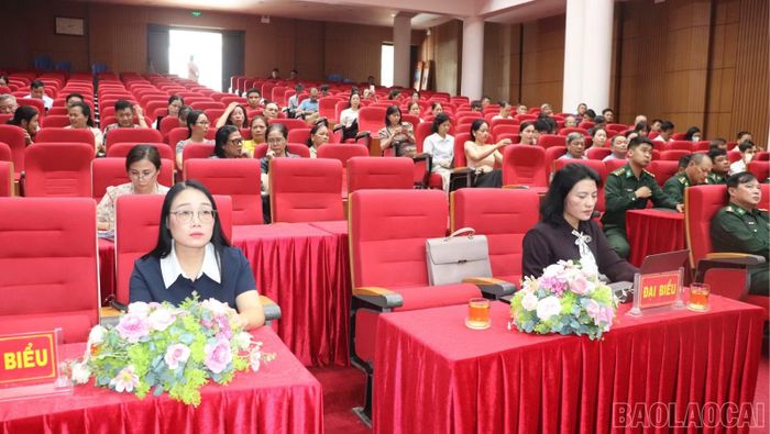Các đại biểu dự hội nghị tuyên truyền phong trào “Bình dân học vụ số”, phổ biến, giáo dục pháp luật và thông tin đối ngoại.