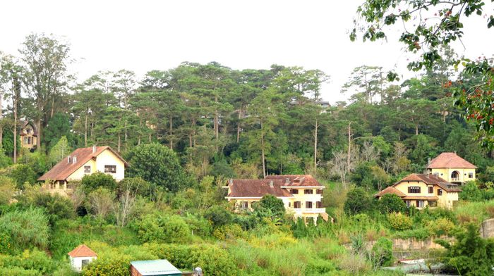Một số căn biệt thự cổ ở đường Lê Lai đang cho thuê để khai thác dịch vụ du lịch - nghỉ dưỡng