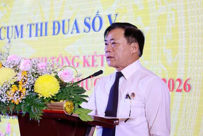 Ông Nguyễn Văn Thanh, Tỉnh ủy viên, Chánh án TAND tỉnh Lâm Đồng, Cụm trưởng Cụm thi đua số V phát biểu tại hội nghị