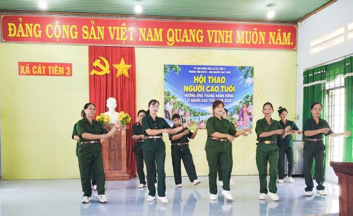 Hội NCT xã Cát Tiên 3 tổ chức hội thao và giao lưu văn nghệ, tạo không khí vui tươi cho hội viên