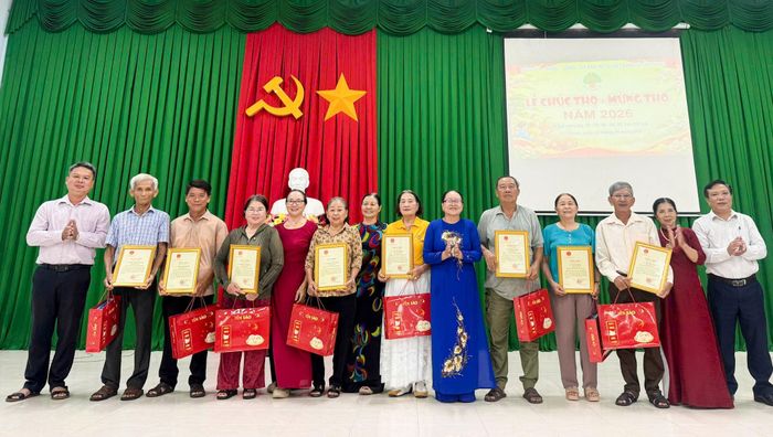 Hội NCT các xã, phường, đặc khu tổ chức lễ chúc thọ, mừng thọ cho các cụ