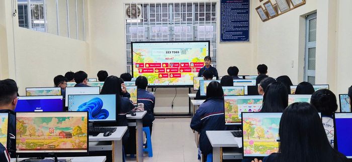 Tổ chức kiểm tra, đánh giá định kỳ trên máy tính khi nhà trường đáp ứng đầy đủ điều kiện