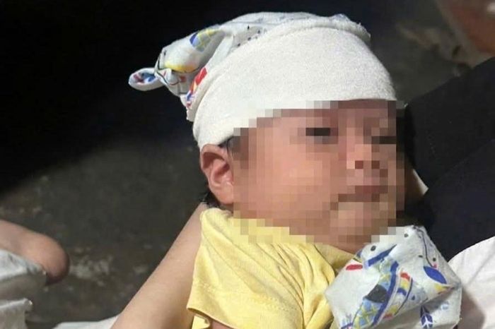 Cháu bé được Trạm Y tế xã Tân Lập tạm thời chăm sóc