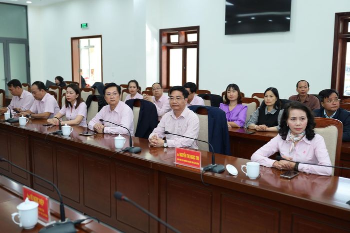 Đại diện các đơn vị thuộc Ngân hàng Chính sách xã hội Việt Nam dự chương trình