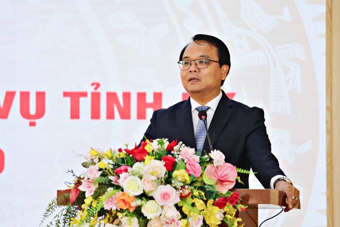 Đồng chí Đặng Hồng Sỹ, Phó Bí thư Thường trực Tỉnh ủy Lâm Đồng, đề nghị đồng chí Trương Trung Thắng nhanh chóng nắm bắt tình hình, phối hợp cùng tập thể Đảng ủy phường thực hiện tốt nhiệm vụ được giao