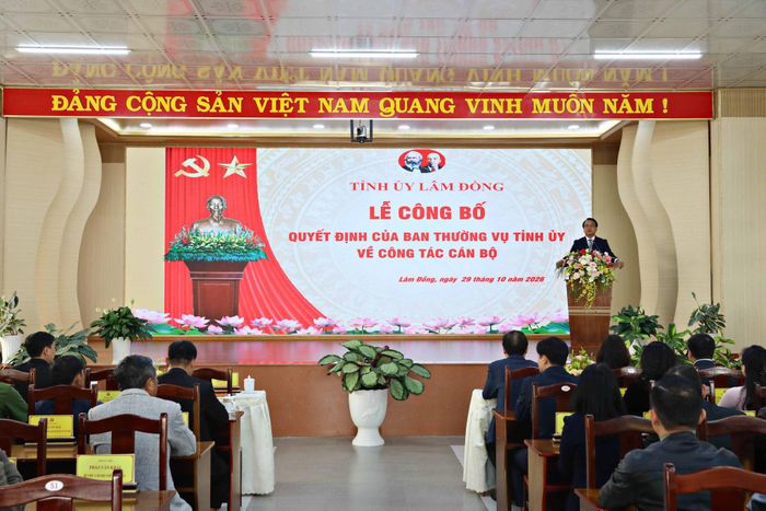 Quang cảnh lễ công bố về công tác cán bộ tại phường Xuân Trường - Đà Lạt