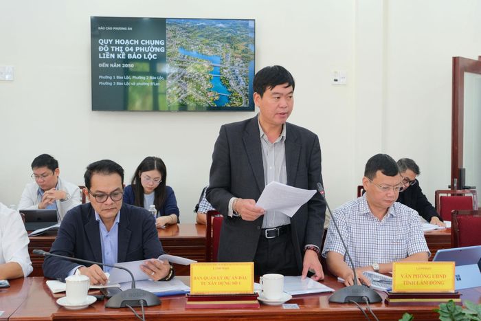 Đại diện Ban Quản lý dự án đầu tư xây dựng số 1 nêu ý kiến