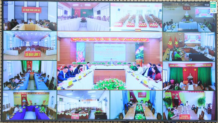 Các đại biểu dự và theo dõi phát biểu chỉ đạo của Phó Chủ tịch UBND tỉnh Lâm Đồng tại các điểm cầu trực tuyến