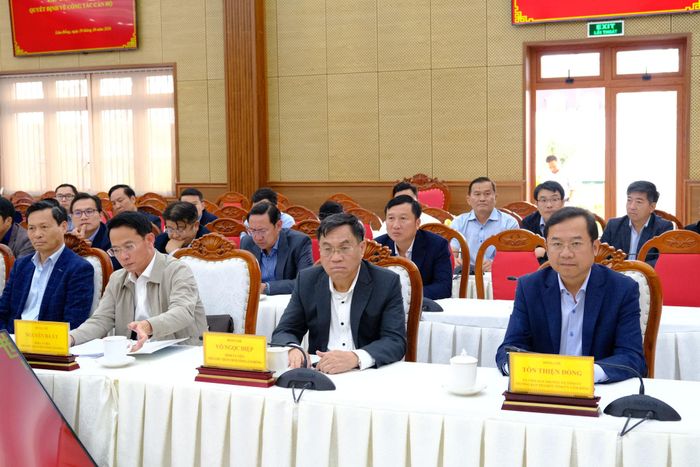 Các đồng chí lãnh đạo tỉnh tham dự buổi lễ
