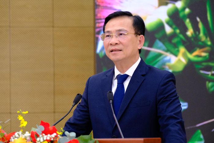 Ủy viên Ban Chấp hành Trung ương Đảng, Phó Bí thư Tỉnh ủy, Chủ tịch UBND tỉnh Lâm Đồng Hồ Văn Mười đề nghị, trên cương vị mới, các cán bộ khẩn trương tiếp cận công việc mới, phát huy tinh thần trách nhiệm, đổi mới, sáng tạo, đoàn kết, thống nhất cùng với tập thể các cơ quan, đơn vị hoàn thành tốt mọi nhiệm vụ được giao