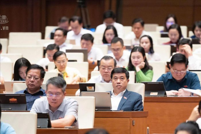 Đoàn ĐBQH Lâm Đồng tham dự phiên thảo luận tại hội trường. (Ảnh: Quốc hội)