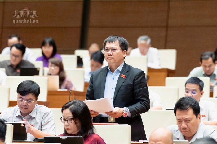 Đại biểu Dương Khắc Mai, Phó trưởng đoàn chuyên trách Đoàn ĐBQH tỉnh Lâm Đồng phát biểu tại nghị trường. (Ảnh: Quốc hội)
