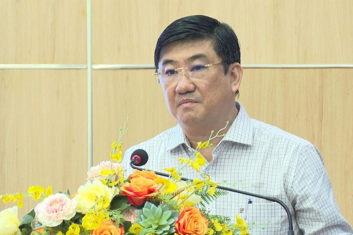 Bác sĩ chuyên khoa II Lê Huỳnh Phúc, Giám đốc Bệnh viện Đa khoa Bình Thuận phát biểu tại hội nghị