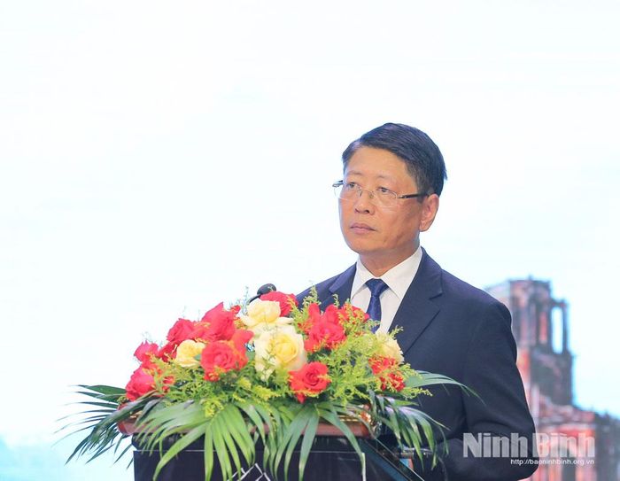 Đồng chí Trần Song Tùng, Uỷ viên Ban Thường vụ Tỉnh uỷ, Phó Chủ tịch Thường trực UBND tỉnh phát biểu tại buổi chiêu đãi.