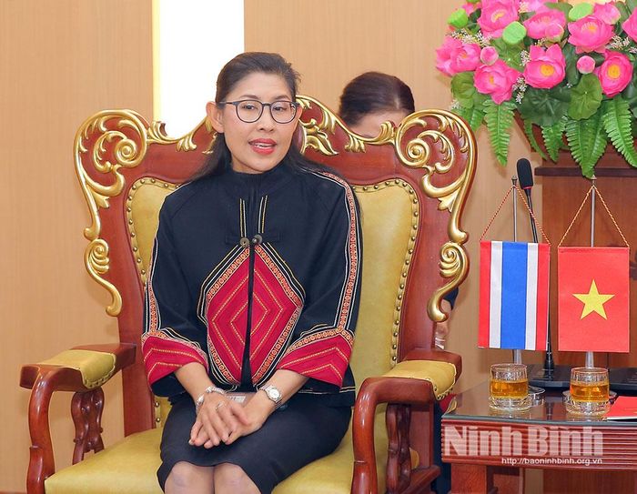 Bà Urawadee Sriphiromya, Đại sứ Đặc mệnh toàn quyền Vương quốc Thái Lan tại Việt Nam phát biểu tại buổi tiếp.