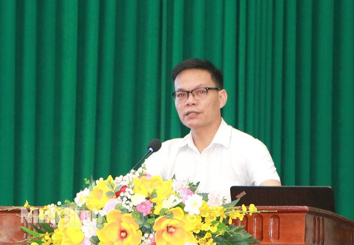 Đại diện Cục Phổ biến, giáo dục pháp luật và Trợ giúp pháp lý truyền đạt các nội dung tại hội nghị.