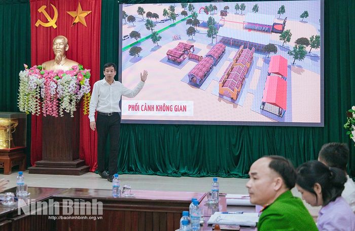 Đồng chí Đinh Hoàng Dũng, Bí thư Đảng ủy, Chủ tịch HĐND phường Thiên Trường triển khai nhiệm vụ thông qua nền tảng công nghệ số. Ảnh: Phan Nam