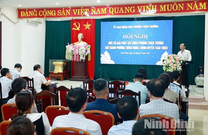UBND phường Thiên Trường triển khai kế hoạch xây dựng mô hình chính quyền thân thiện, thông minh. Ảnh: Phan Nam