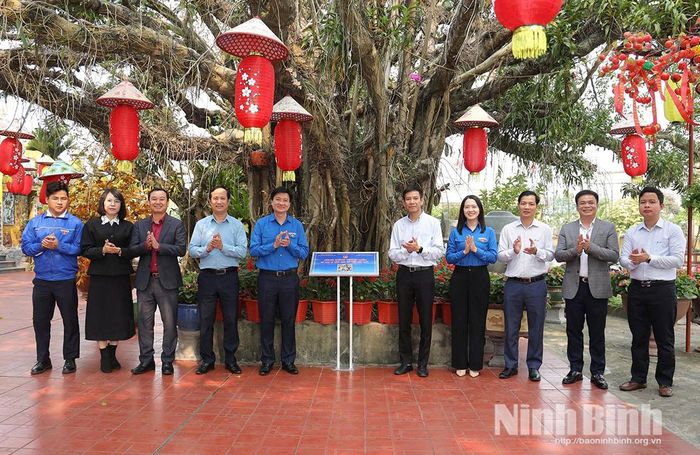 Khánh thành công trình số hóa di tích lịch sử - văn hóa đền Cây Quế trên địa bàn phường Thiên Trường. Ảnh: Phan Nam