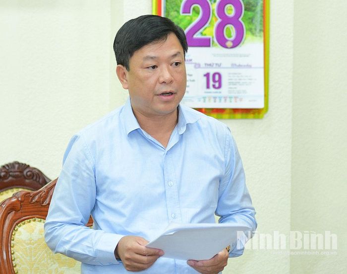 Đồng chí Bùi Ngọc Quang, Tỉnh ủy viên, Phó Giám đốc Báo và phát thanh, truyền hình tỉnh phát biểu tại hội nghị.