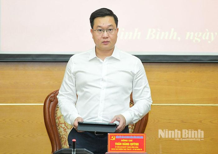 Đồng chí Trần Đăng Quỳnh, Ủy viên Dự khuyết Trung ương Đảng, Phó Bí thư Thường trực Tỉnh ủy phát biểu kết luận hội nghị.