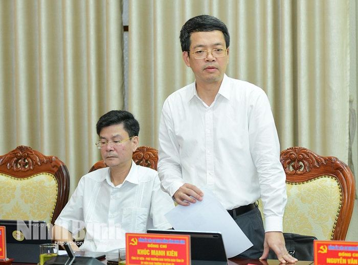 Đồng chí Khúc Mạnh Kiên, Tỉnh ủy viên, Phó Trưởng Ban Tuyên giáo Tỉnh ủy phát biểu tại hội nghị.