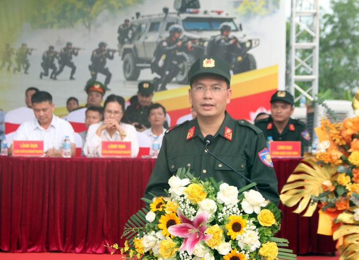 Đại tá Cù Quốc Thắng, Uỷ viên Ban Thường vụ Tỉnh uỷ, Giám đốc Công an tỉnh phát biểu tại chương trình