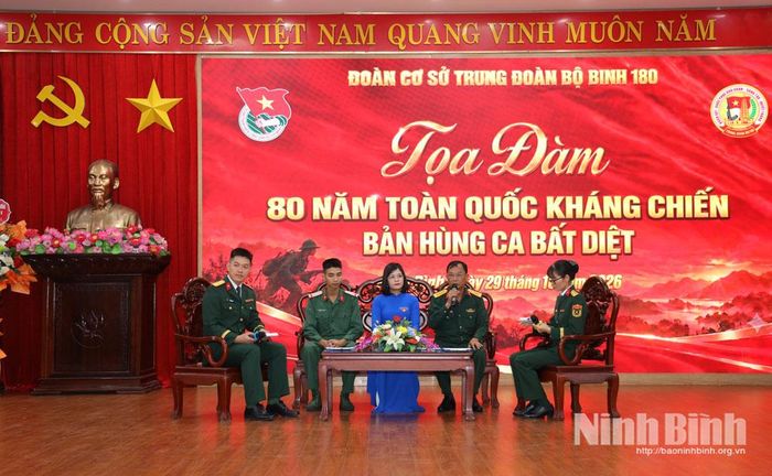 Giao lưu về trách nhiệm của tuổi trẻ trong giai đoạn mới.