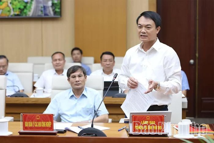 Lãnh đạo xã Dân Chủ đề xuất, kiến nghị một số nội dung trọng tâm tại hội nghị.