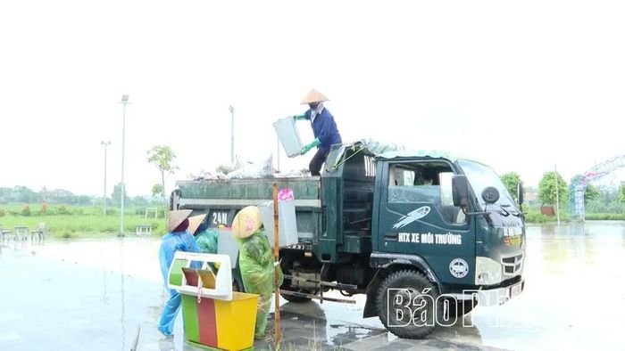 Công tác thu gom rác thải tại các thôn dân cư được thực hiện 2 lần/tuần.