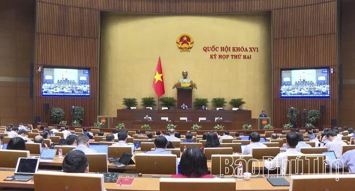 Quốc hội thảo luận ở hội trường về các dự án Luật.
