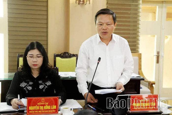 Phó Chủ tịch UBND tỉnh Phan Trọng Tấn phát biểu ý kiến tại phiên họp.