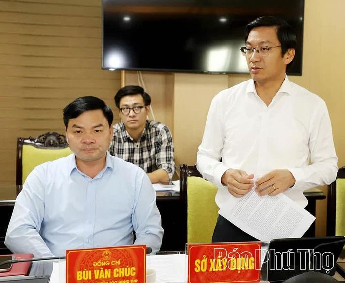 Giám đốc Sở Xây dựng Nguyễn Xuân Quang giải trình, làm rõ một số nội dung tại phiên họp.